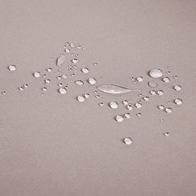 Υψόμετρο 160 εκατοστά Ανασυρόμενη οθόνη πατώματος Γκρίζο πλαίσιο 63x118 ιντσών οθόνη ιδιωτικότητας για κήπο